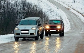 В МВД попросили белорусских водителей отказаться от «сложных манёвров» из-за оранжевого уровня опасности. Где ожидать гололедицу?