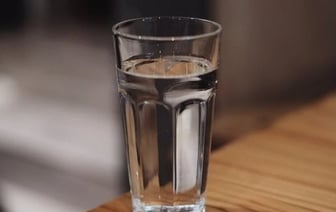 Можно ли заказать в ресторане лишь стакан воды?