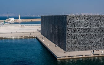 Введение чрезвычайного положения в Новой Каледонии