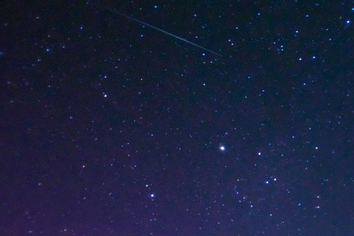 Персеиды и северное сияние в небе над Беларусью. Фото Сергея Серебро