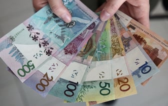 В Гродно работникам выплачивали зарплаты «в конвертах» — какую сумму взносов не доплатили государству