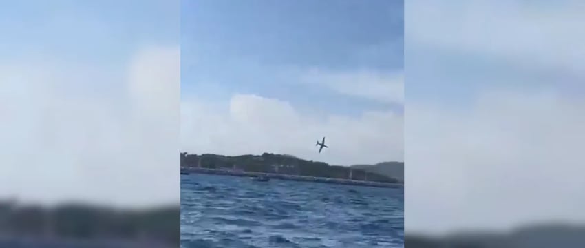 Пилот погиб в авиакатастрофе во время шоу высшего пилотажа во Франции.