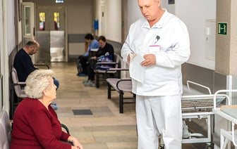 Караник приказал «исключить» обращение сельчан в районные больницы без записи. Как объяснил?