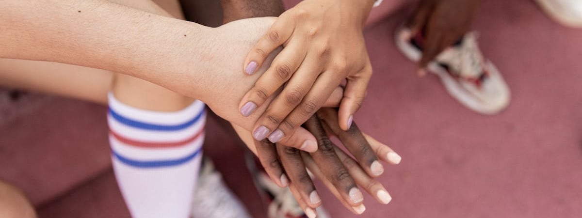 15 суток ареста получила новополочанка, которую в 2021-м уже судили за букет на день рождения дочери