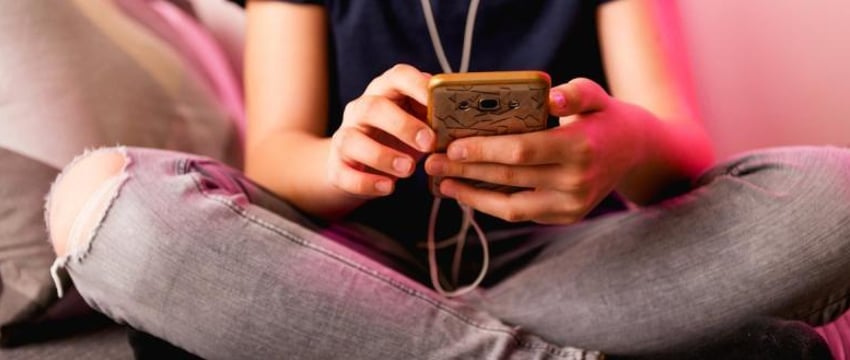 Подросток отдал мошенникам 5 тысяч долларов, думая,  что спасает деньги семьи