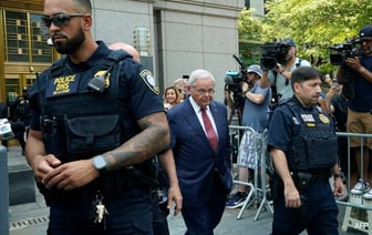 Сенатор США признан виновным в коррупции по делу о взяточничестве: отчет