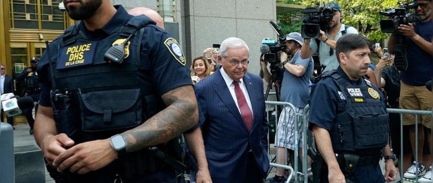 Сенатор США признан виновным в коррупции по делу о взяточничестве: отчет