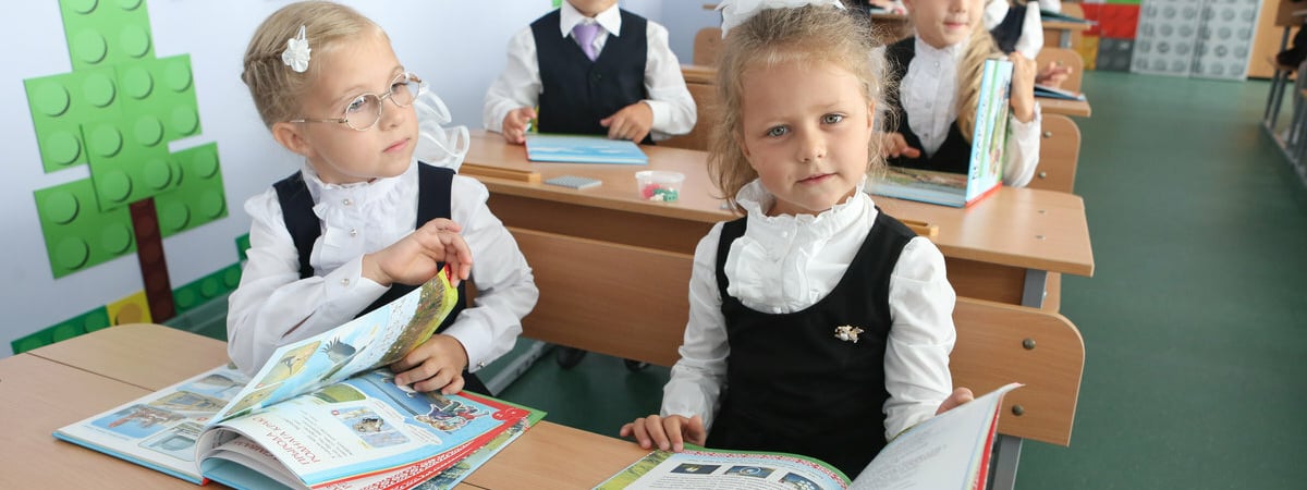 В Минобразования пояснили, можно ли заменить бумажные дневники электронными в белорусских школах