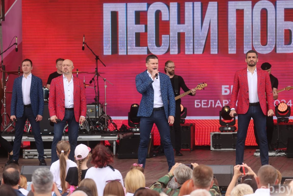 Хор Турецкого исполнил «Песни Победы» в Бресте