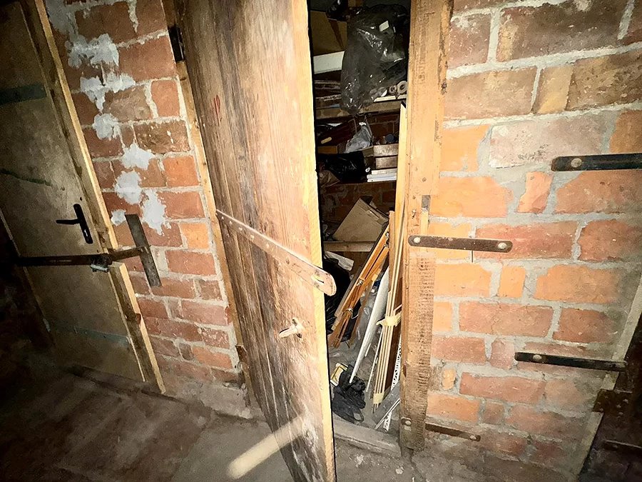 Синдром Плюшкина. Что белорусы хранят в подвалах и как их очищают от мусора