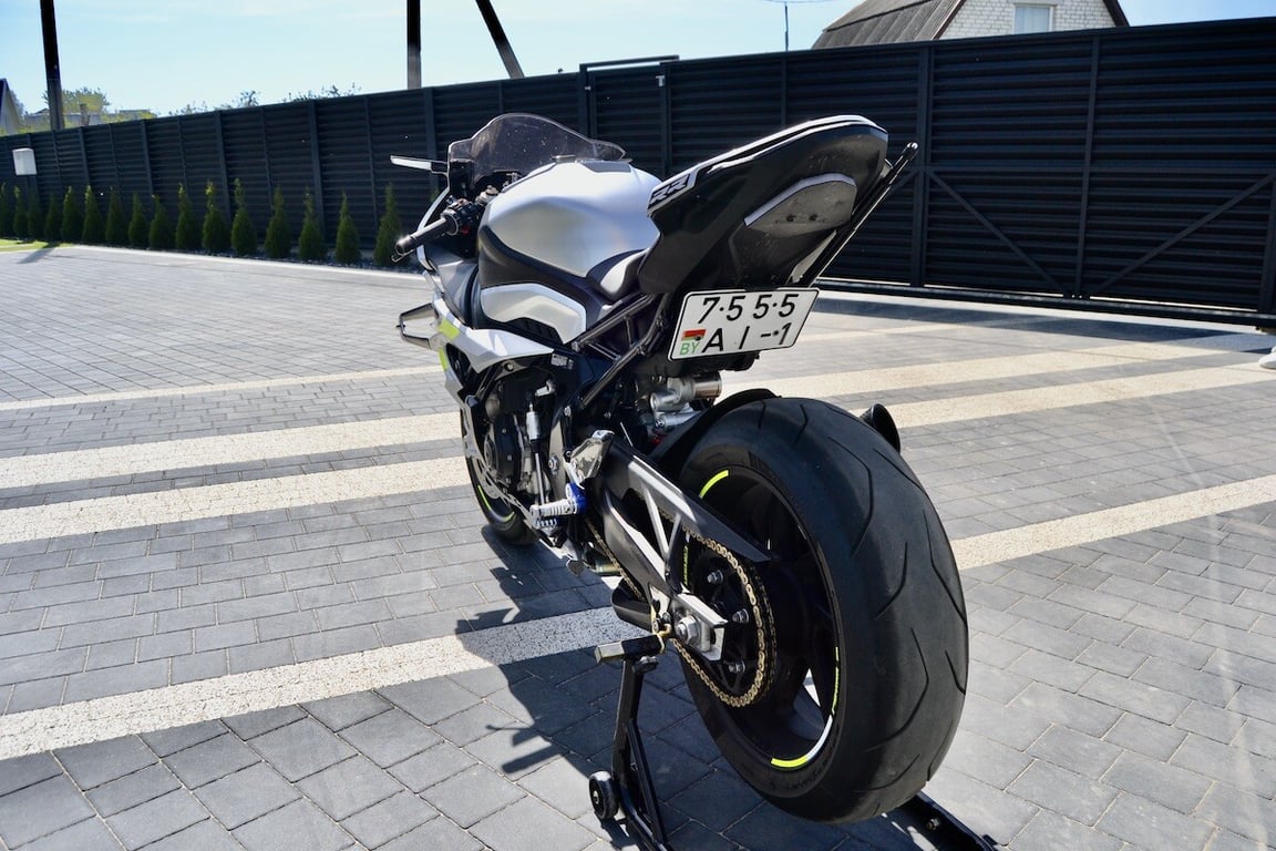 Брестчанин заказал BMW S1000 RR из США и сделал его звездой Instagram