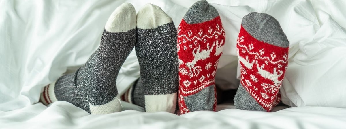 Эксперты назвали 3 причины, почему спать в носках опасно. Как избежать онихомикоза? — Полезно