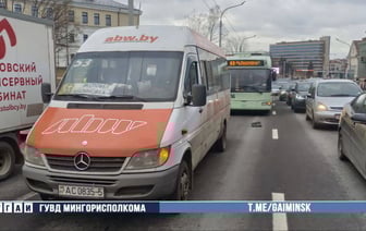 В центре Минска маршрутка столкнулась с троллейбусом — Фото