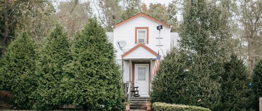 Житель Могилевского района спасал дом от загоревшегося в руках газового баллончика, но воспламенился сам и получил тяжелые ожоги. Как это вышло?
