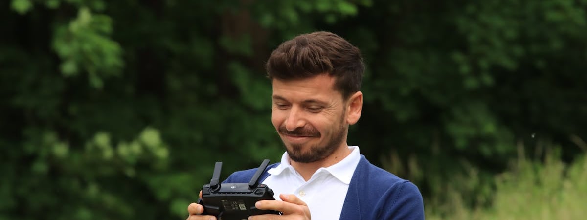 В результате обстрела Одессы обрушился подъезд многоэтажки, есть раненые и погибшие