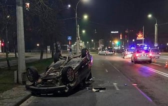 BMW лег на крышу, после того, как ему не уступил Mercedes