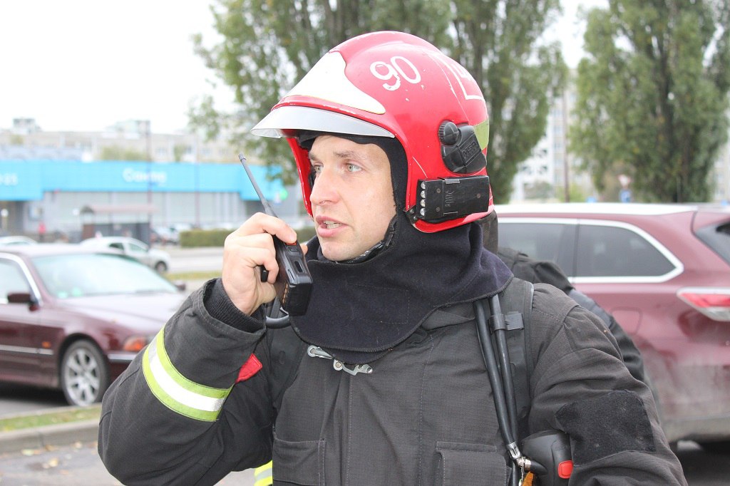 Брестские спасатели отработали тушение пожара во дворце спорта «Виктория»