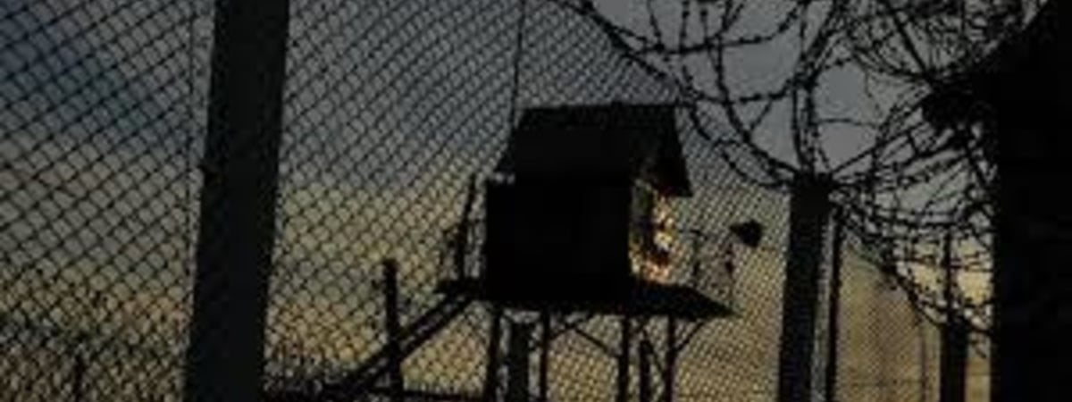 Все ушли на фронт. В России закрывают исправительные колонии — в них некому сидеть