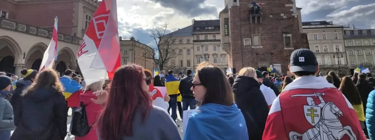 На антываеннай акцыі ў Кракаве не дазволілі прысутнічаць беларусам з БЧБ-сцягамі