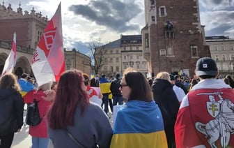 На антываеннай акцыі ў Кракаве не дазволілі прысутнічаць беларусам з БЧБ-сцягамі