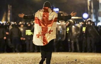 США готовят цветную революцию в Грузии