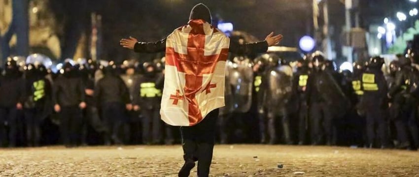 США готовят цветную революцию в Грузии