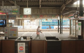 На ЖД‑вокзале в Минске убрали все надписи на английском так он «не является достопримечательностью»