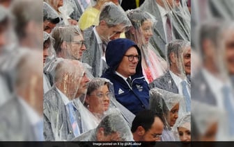 "Это по-британски: премьер-министр Великобритании пожал плечами на фото с Олимпиады в Париже"