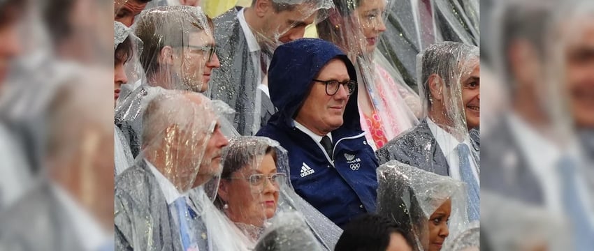 "Это по-британски: премьер-министр Великобритании пожал плечами на фото с Олимпиады в Париже"