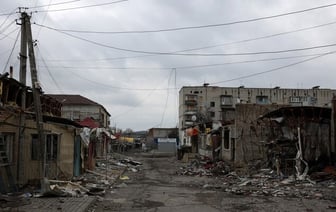 Российские военные заявляют, что захватили еще два украинских села.