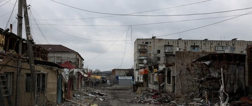 Российские военные заявляют, что захватили еще два украинских села.