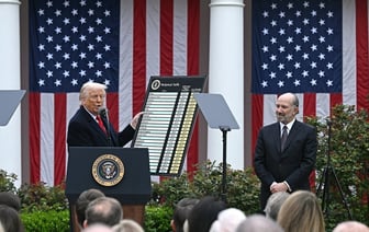 «Они нас обдирают» — Трамп ввёл в США режим ЧП и объявил «всемирную» торговую войну