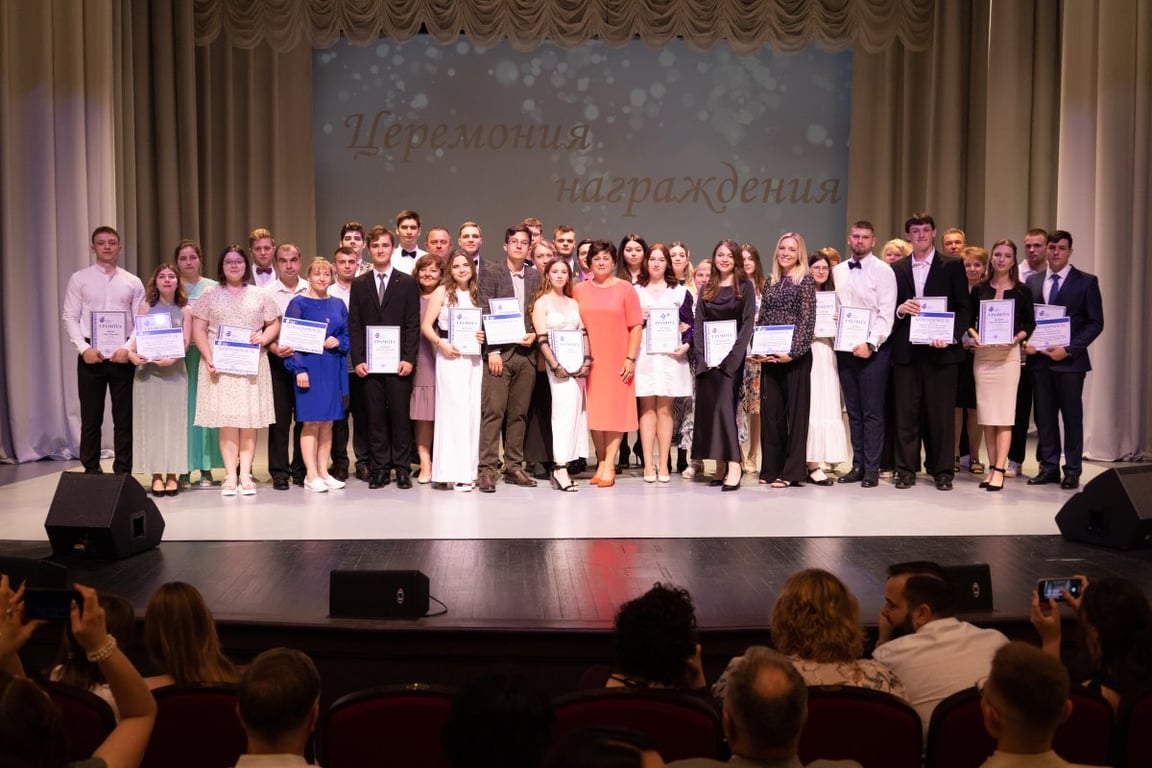 В Бресте для лучших студентов БрГТУ в театре кукол состоялся выпускной бал