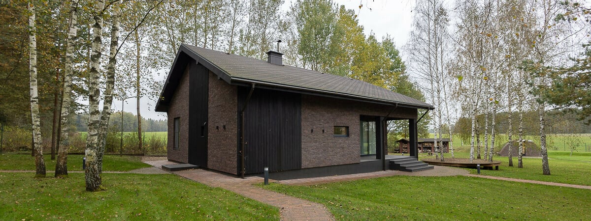 Под Минском выставили на продажу 3-этажный дом с двумя банями, сауной и бункером. Как выглядит жильё, за которое просят 2 млн долларов? — Фото