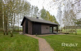 Под Минском выставили на продажу 3-этажный дом с двумя банями, сауной и бункером. Как выглядит жильё, за которое просят 2 млн долларов? — Фото