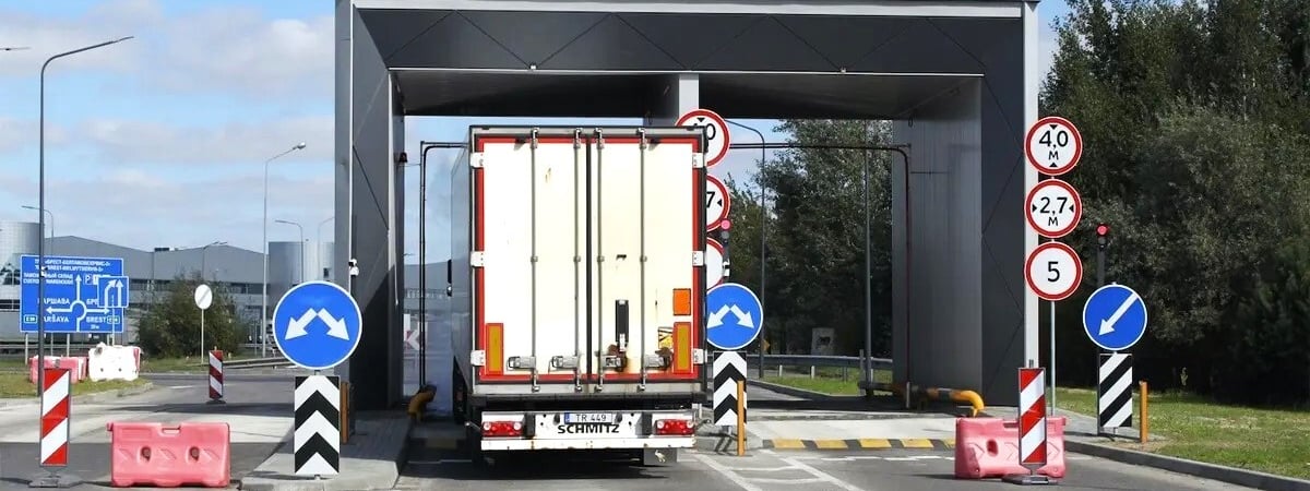 В Беларуси подняли цену за дезинфекцию транспорта на границе. Кого не коснётся? — Видео