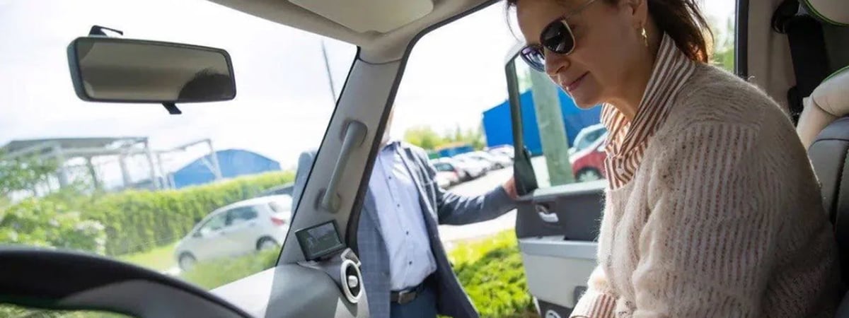 В РБ приехала племянница Путина — за автомобилями для покалеченных солдат РФ