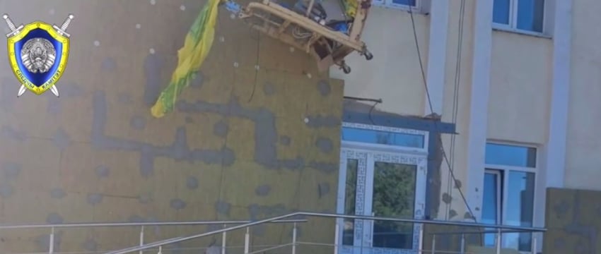 Двое рабочих выпали из строительной люльки. Один  погиб