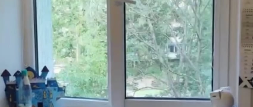 2-летний ребенок выпал из окна четвертого этажа в Минске