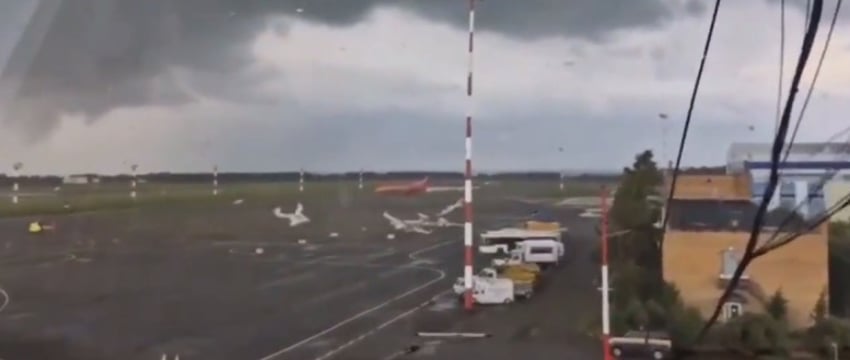 Смерч перевернул несколько самолетов в аэропорту Татарстана