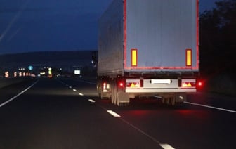 Дальнобойщика с 3,2 тыс. пачек сигарет задержали на границе