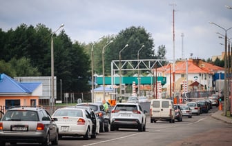 Штраф — 1200 рублей. На Брестчине мужчину осудили за продажу мест в очереди на границе