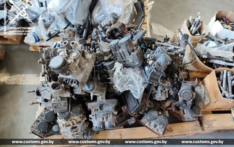 Белорус с помощью других людей провез через границу больше тысячи единиц запчастей — что было дальше