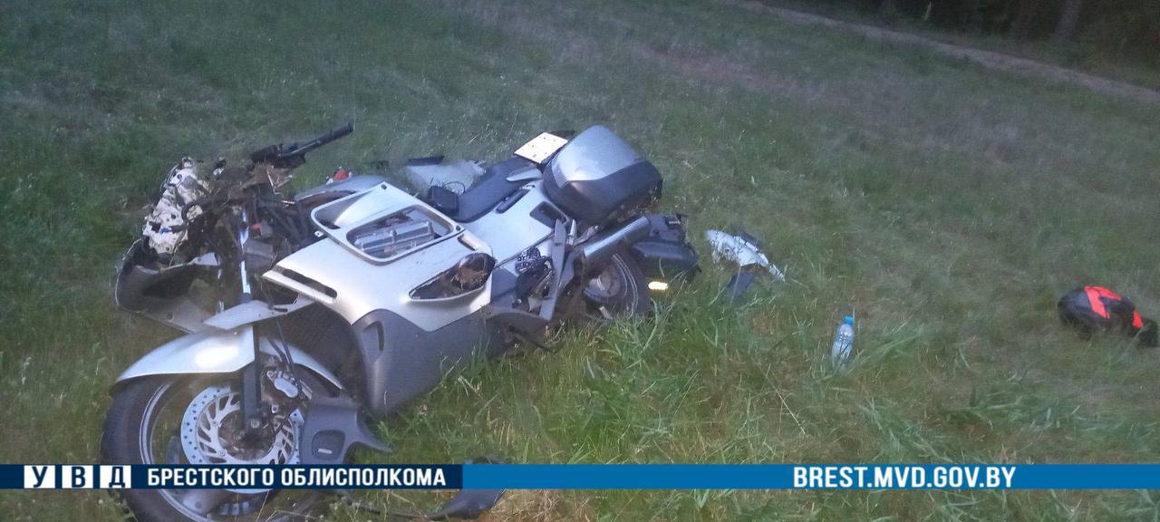 В Барановичском районе мотоциклист не справился с управлением и съехал в кювет