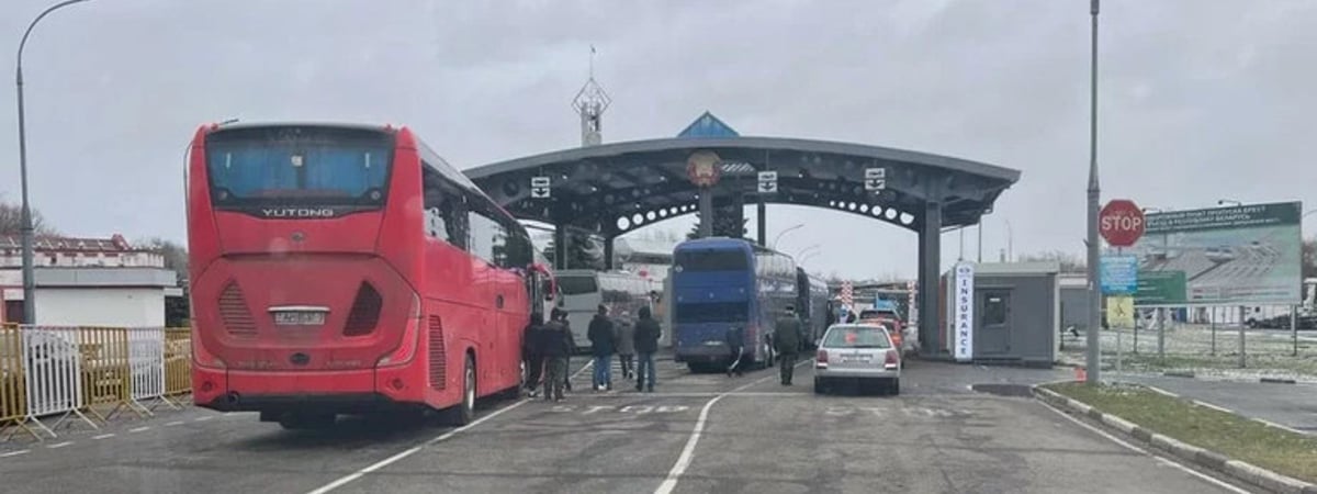 «Фотографировали экран, когда лазили по соцсетям». Пассажир рассказал, как проходила проверка на белорусско-польской границе