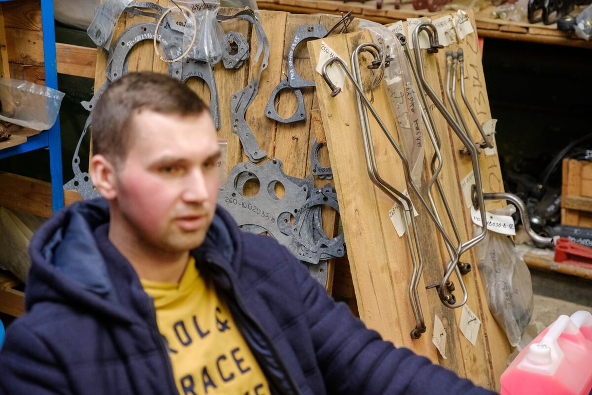 Работал на селе и стал блогером. Бывший автомеханик торгует запчастями и собирает миллионы просмотров в TikTok