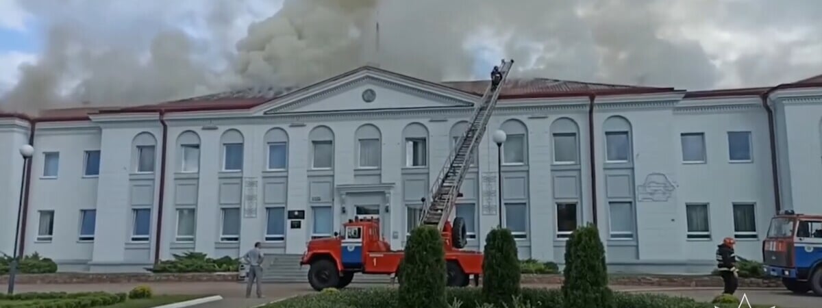МЧС показало пожар в Осиповичском райисполкоме — Видео