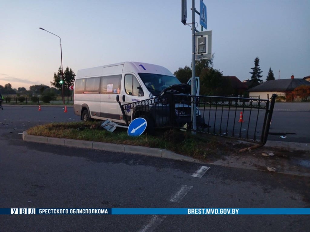 В Бресте маршрутка попала в ДТП