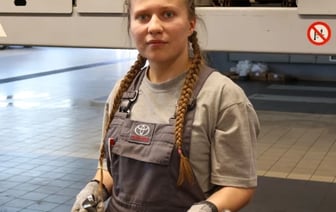 «Вместо «музыкалки» меняла в гараже колодки»: как 20-летняя девушка стала автомехаником