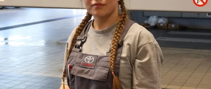 «Вместо «музыкалки» меняла в гараже колодки»: как 20-летняя девушка стала автомехаником